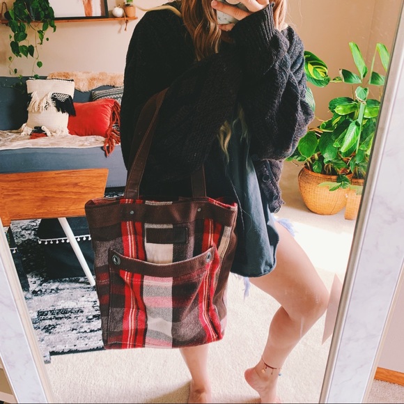 Abercrombie & Fitch Handbags - Abercrombie & Fitch plaid flannel tote bag